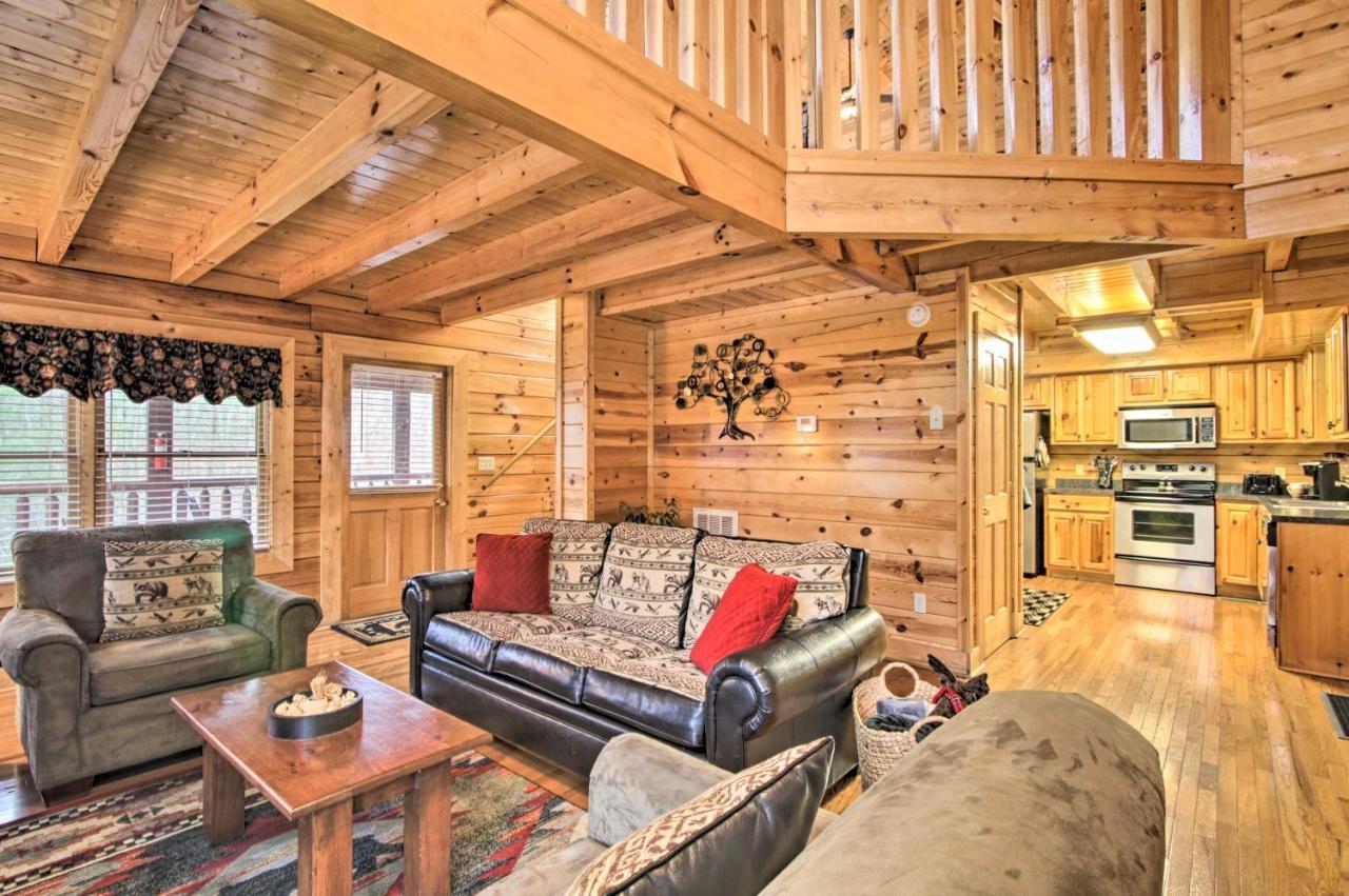 Cabin With Hot Tub About 2 Mi To Island In Pigeon Forge! Exteriör bild