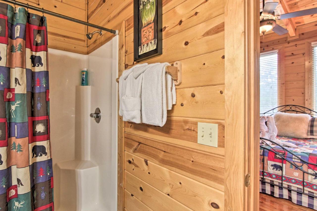 Cabin With Hot Tub About 2 Mi To Island In Pigeon Forge! Exteriör bild