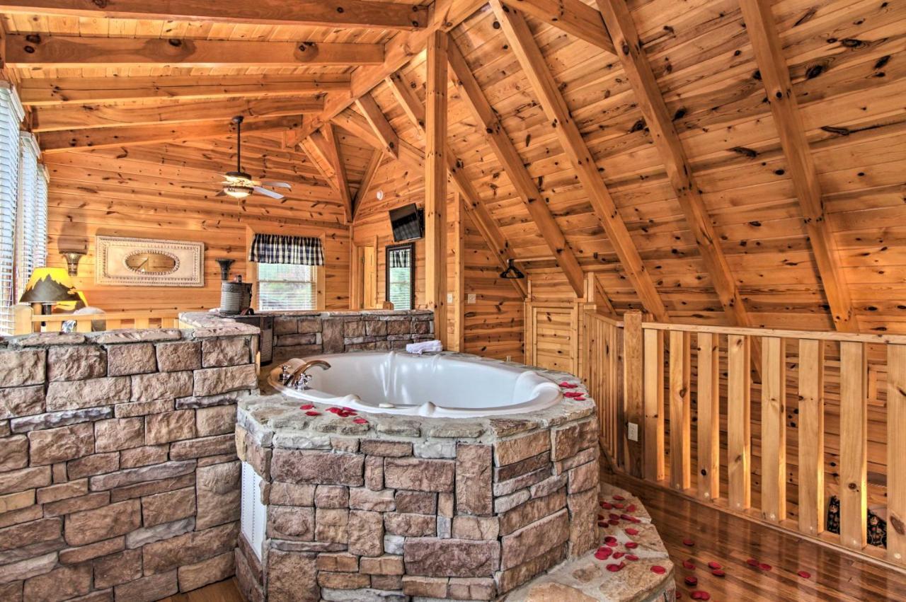 Cabin With Hot Tub About 2 Mi To Island In Pigeon Forge! Exteriör bild